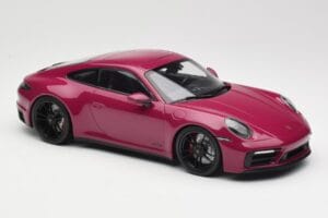 Porsche 911 992 Carrera 4 GTS Rubystar Minichamps 1:18 155063102 Kov – obrázok 4 z 6