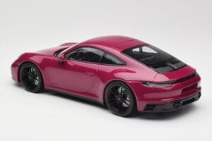 Porsche 911 992 Carrera 4 GTS Rubystar Minichamps 1:18 155063102 Kov – obrázok 5 z 6
