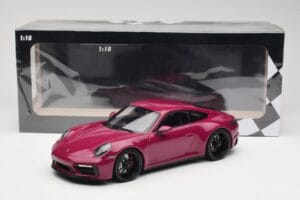 Porsche 911 992 Carrera 4 GTS Rubystar Minichamps 1:18 155063102 Kov – obrázok 6 z 6