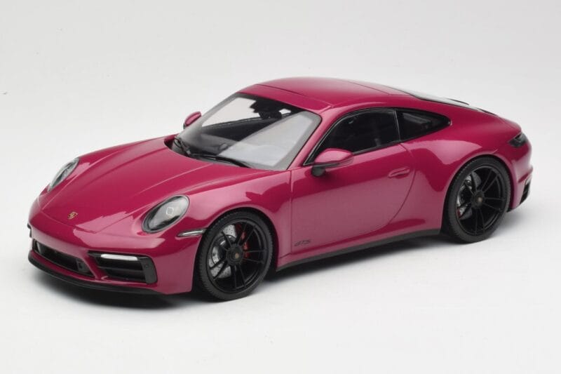 Porsche 911 992 Carrera 4 GTS Rubystar Minichamps 1:18 155063102 Kov