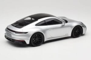 Porsche 911 992 Carrera 4 GTS Strieborný Minichamps 1:18 155063104 Kov – obrázok 2 z 6