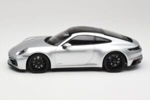 Porsche 911 992 Carrera 4 GTS Strieborný Minichamps 1:18 155063104 Kov – obrázok 3 z 6