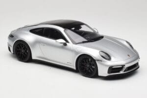 Porsche 911 992 Carrera 4 GTS Strieborný Minichamps 1:18 155063104 Kov – obrázok 4 z 6