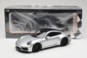 Porsche 911 992 Carrera 4 GTS Strieborný Minichamps 1:18 155063104 Kov – obrázok 6 z 6
