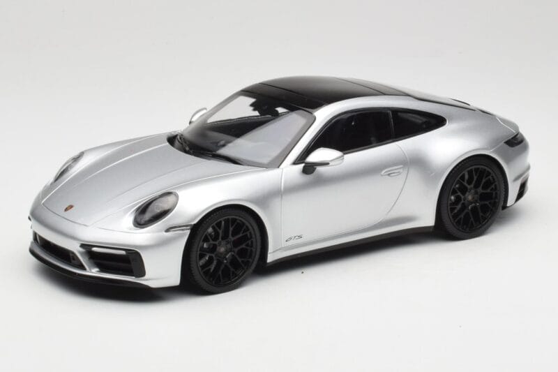 Porsche 911 992 Carrera 4 GTS Strieborný Minichamps 1:18 155063104 Kov