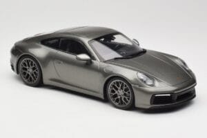Porsche 911 992 Carrera 4S Aventurine Green Metallic Minichamps 1:18 155067328 Kov – obrázok 2 z 6
