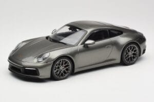 Porsche 911 992 Carrera 4S Aventurine Green Metallic Minichamps 1:18 155067328 Kov