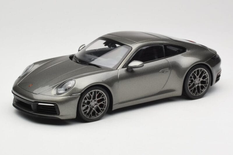 Porsche 911 992 Carrera 4S Aventurine Green Metallic Minichamps 1:18 155067328 Kov