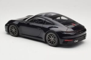 Porsche 911 992 Carrera 4S Blue Metallic Minichamps 1:18 155067321 Kov – obrázok 3 z 6