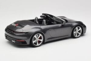 Porsche 911 992 Carrera 4S Kabriolet Agate Grey Metallic Minichamps 1:18 155067336 Kov – obrázok 2 z 6