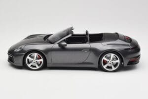Porsche 911 992 Carrera 4S Kabriolet Agate Grey Metallic Minichamps 1:18 155067336 Kov – obrázok 3 z 6