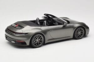 Porsche 911 992 Carrera 4S Kabriolet Mamba Green Metallic Minichamps 1:18 155067337 Kov – obrázok 2 z 6