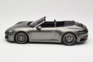 Porsche 911 992 Carrera 4S Kabriolet Mamba Green Metallic Minichamps 1:18 155067337 Kov – obrázok 3 z 6