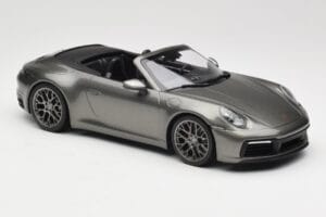 Porsche 911 992 Carrera 4S Kabriolet Mamba Green Metallic Minichamps 1:18 155067337 Kov – obrázok 4 z 6