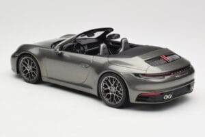Porsche 911 992 Carrera 4S Kabriolet Mamba Green Metallic Minichamps 1:18 155067337 Kov – obrázok 5 z 6