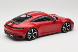 Porsche 911 992 Carrera 4S Carmine Red Minichamps 1:18 155067326 Kov – obrázok 2 z 6