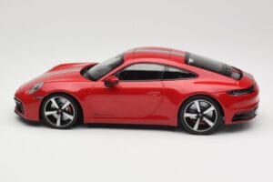 Porsche 911 992 Carrera 4S Carmine Red Minichamps 1:18 155067326 Kov – obrázok 3 z 6