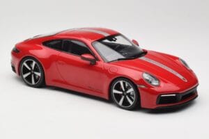 Porsche 911 992 Carrera 4S Carmine Red Minichamps 1:18 155067326 Kov – obrázok 4 z 6