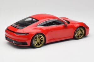 Porsche 911 992 Carrera 4S Guards Červený & Zlaté Kolesá Minichamps 1:18 153067328 Kov – obrázok 2 z 6