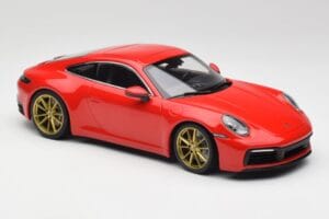 Porsche 911 992 Carrera 4S Guards Červený & Zlaté Kolesá Minichamps 1:18 153067328 Kov – obrázok 4 z 6