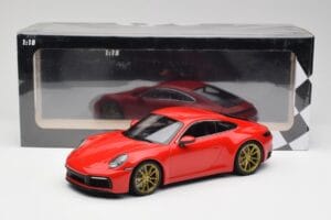 Porsche 911 992 Carrera 4S Guards Červený & Zlaté Kolesá Minichamps 1:18 153067328 Kov – obrázok 6 z 6