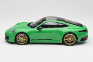 Porsche 911 992 Carrera 4S Python Green Minichamps 1:18 155067325 Kov – obrázok 3 z 6