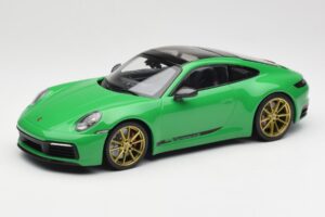 Porsche 911 992 Carrera 4S Python Green Minichamps 1:18 155067325 Kov
