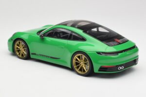 Porsche 911 992 Carrera 4S Python Green Minichamps 1:18 155067325 Kov – obrázok 5 z 6