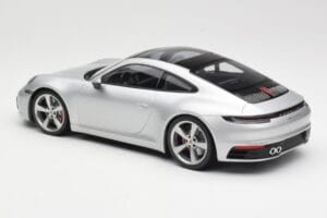 Porsche 911 992 Carrera 4S Strieborný Minichamps 1:18 155067322 Kov – obrázok 5 z 6