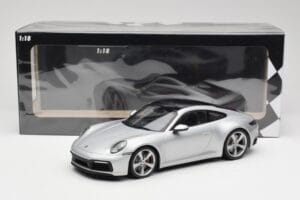 Porsche 911 992 Carrera 4S Strieborný Minichamps 1:18 155067322 Kov – obrázok 6 z 6