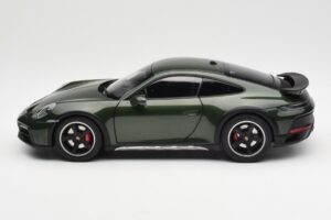 Porsche 911 992 Dakar Oak Zelený Metalická Norev 1:18 187241 Kov – obrázok 4 z 9