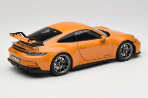 Porsche 911 992 GT3 Bahama Yellow Norev 1:18 187387 Kov – obrázok 3 z 8