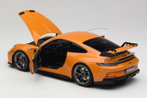 Porsche 911 992 GT3 Bahama Yellow Norev 1:18 187387 Kov – obrázok 5 z 8