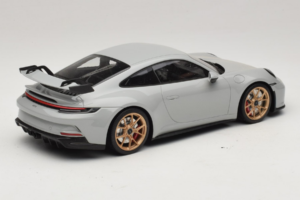 Porsche 911 992 GT3 Chalk Zlaté Kolesá Minichamps 1:18 117069001 Kov – obrázok 2 z 6