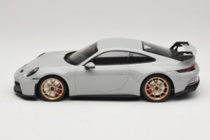 Porsche 911 992 GT3 Chalk Zlaté Kolesá Minichamps 1:18 117069001 Kov – obrázok 3 z 6