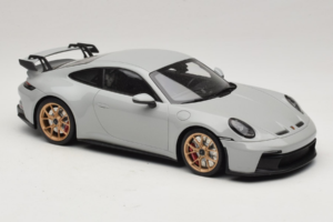 Porsche 911 992 GT3 Chalk Zlaté Kolesá Minichamps 1:18 117069001 Kov – obrázok 4 z 6