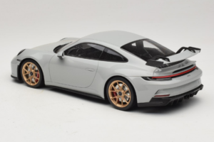 Porsche 911 992 GT3 Chalk Zlaté Kolesá Minichamps 1:18 117069001 Kov – obrázok 5 z 6