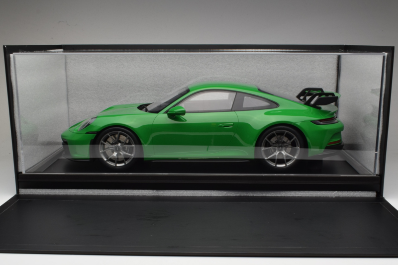 Porsche 911 992 GT3 Python Green GT Spirit 1:8 Porsche 911 992 GT3 Python Green GT Spirit 1:8 GTS801601 Živica
