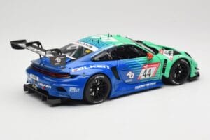 Porsche 911 992 GT3 R Falken #44 D. Eriksson / T. Heinemann 24 Hours of Nurburgring 2023 Minichamps 1:18 113236344 Kov – obrázok 3 z 8
