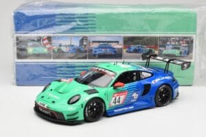 Porsche 911 992 GT3 R Falken #44 D. Eriksson / T. Heinemann 24 Hours of Nurburgring 2023 Minichamps 1:18 113236344 Kov – obrázok 8 z 8