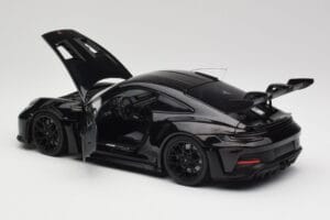 Porsche 911 992 GT3 RS Čierny & Čierne Kolesá Concept Minichamps 1:18 911992003 Kov – obrázok 5 z 8