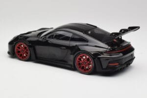 Porsche 911 992 GT3 RS Čierny & Červené Kolesá & Čierny Dekor Minichamps 1:18 153062240 Kov – obrázok 5 z 6