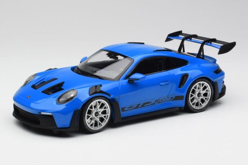 Porsche 911 992 GT3 RS Modrý & Strieborné Kolesá & Čierny Dekor Minichamps 1:18 153062234 Kov