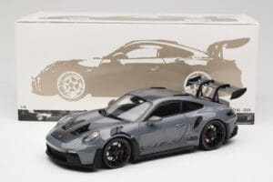 Porsche 911 992 GT3 RS Crayon Weissach Package & Black Wheels Minichamps 1:18 110062024 Kov – obrázok 8 z 8