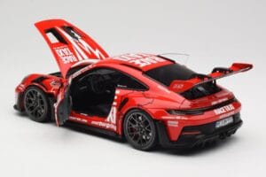Porsche 911 992 GT3 RS Getspeed Race Taxi Guards Red Minichamps 1:18 110062040 Kov – obrázok 5 z 8