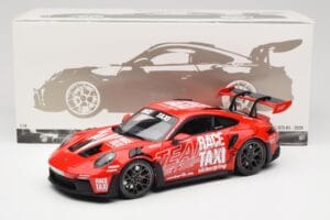 Porsche 911 992 GT3 RS Getspeed Race Taxi Guards Red Minichamps 1:18 110062040 Kov – obrázok 8 z 8