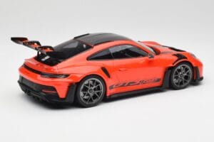 Porsche 911 992 GT3 RS Guards Oranžový & Strieborné Kolesá Minichamps 1:18 911992002 Kov – obrázok 2 z 6