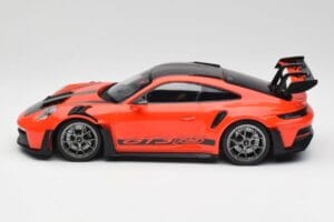 Porsche 911 992 GT3 RS Guards Oranžový & Strieborné Kolesá Minichamps 1:18 911992002 Kov – obrázok 3 z 6