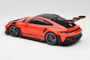 Porsche 911 992 GT3 RS Guards Oranžový & Strieborné Kolesá Minichamps 1:18 911992002 Kov – obrázok 5 z 6