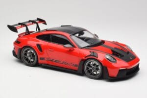 Porsche 911 992 GT3 RS Guards Červený & Strieborné Kolesá Weissach Package Minichamps 1:18 153062246 Kov – obrázok 4 z 6